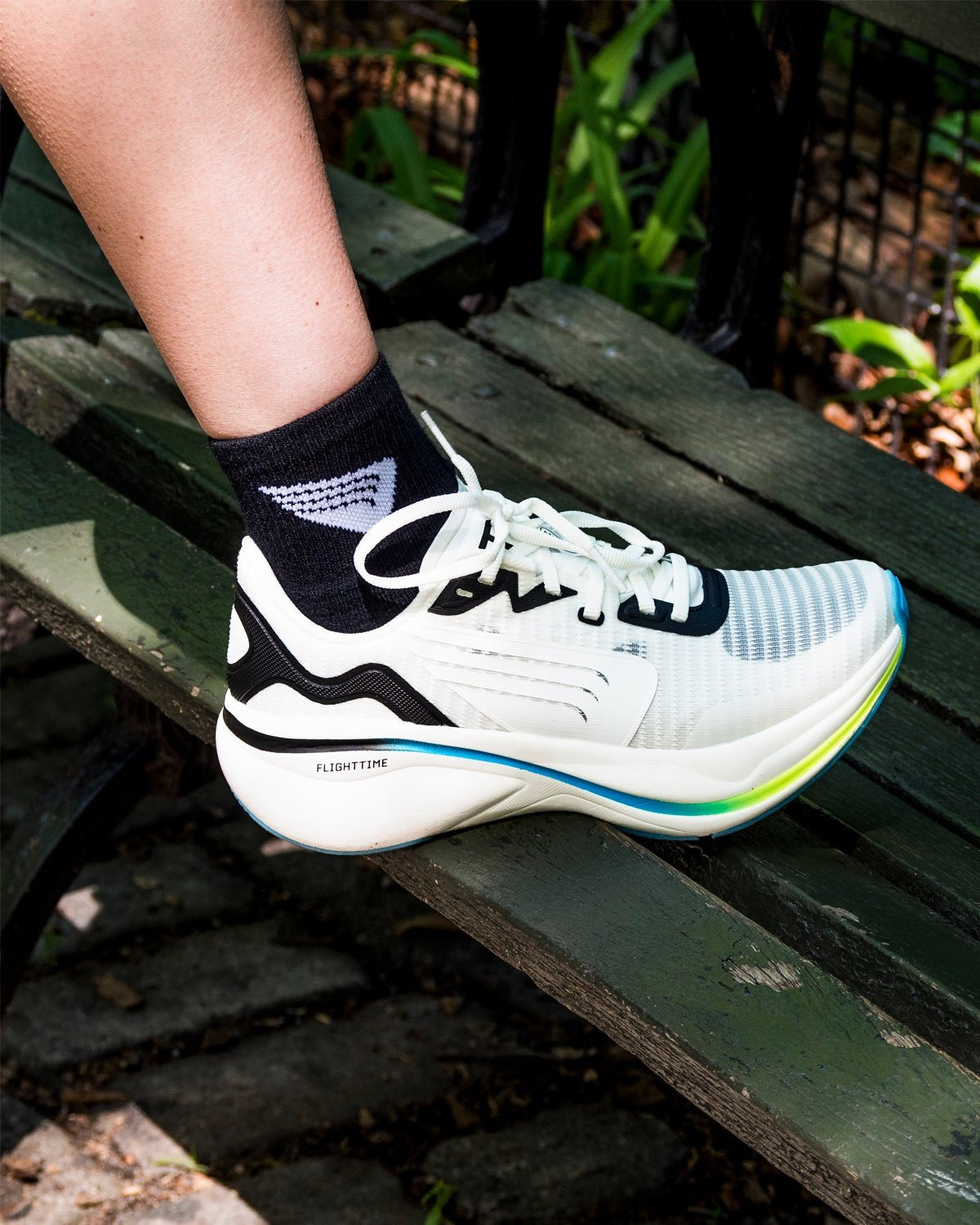 Men's Maverick-V1 Runner - White/Aqua