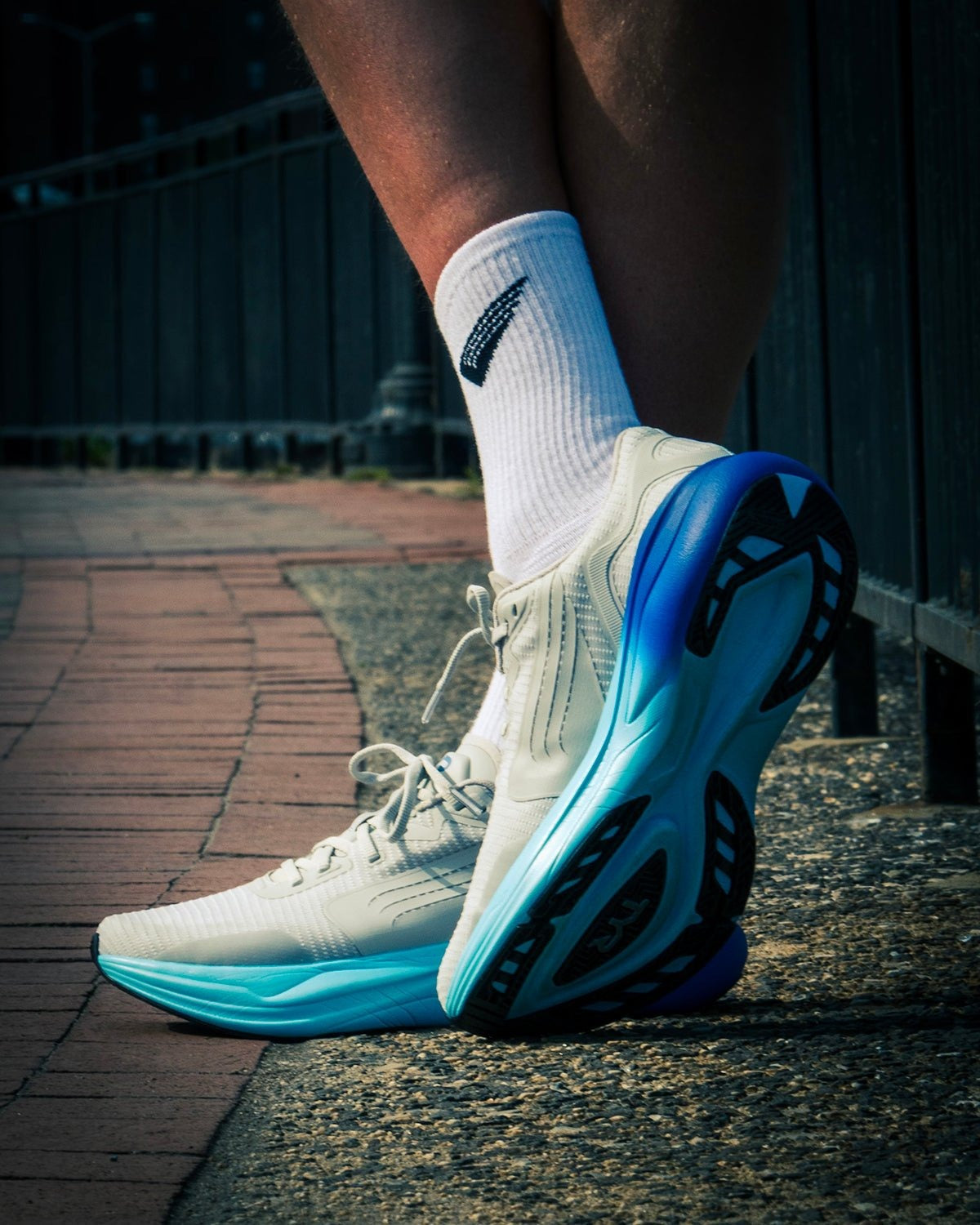 Men's Maverick-V1 Runner - Stratosphere