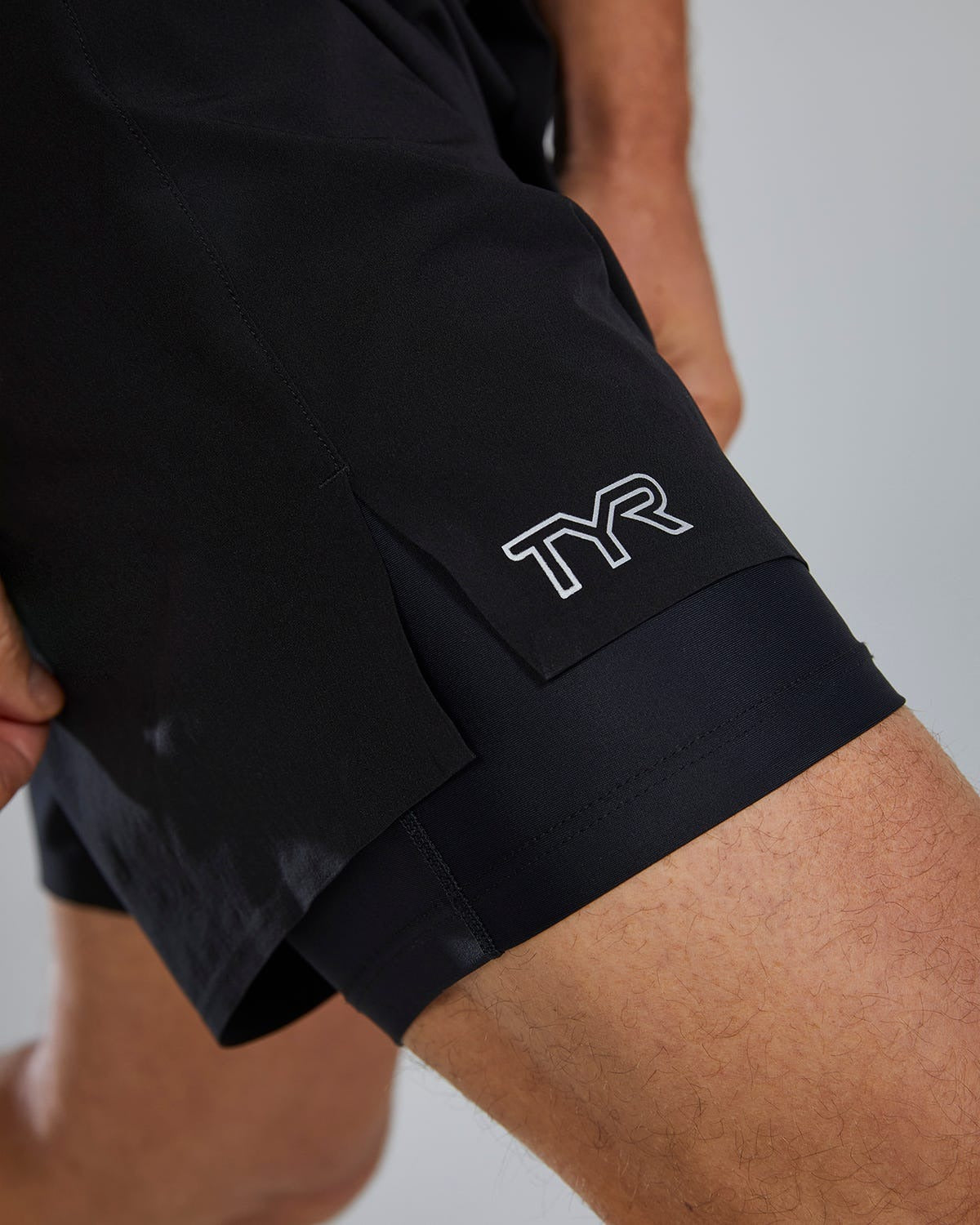 HydrosphereTM Men's Lined 7" Unbroken Shorts - Solid