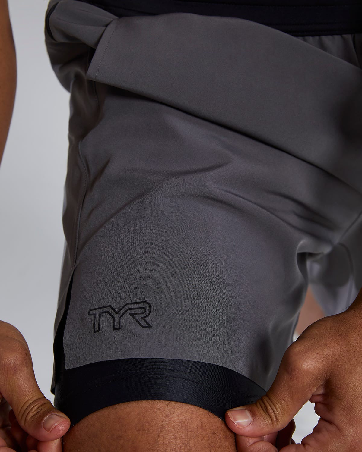 HydrosphereTM Men's Lined 7" Unbroken Shorts - Solid