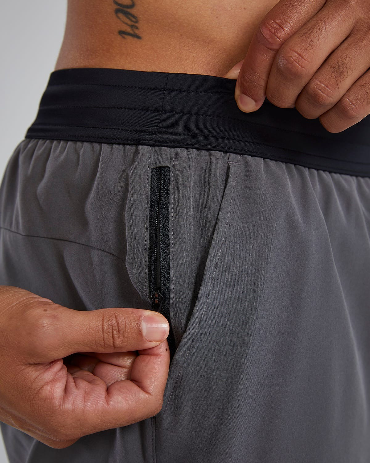 HydrosphereTM Men's Lined 7" Unbroken Shorts - Solid