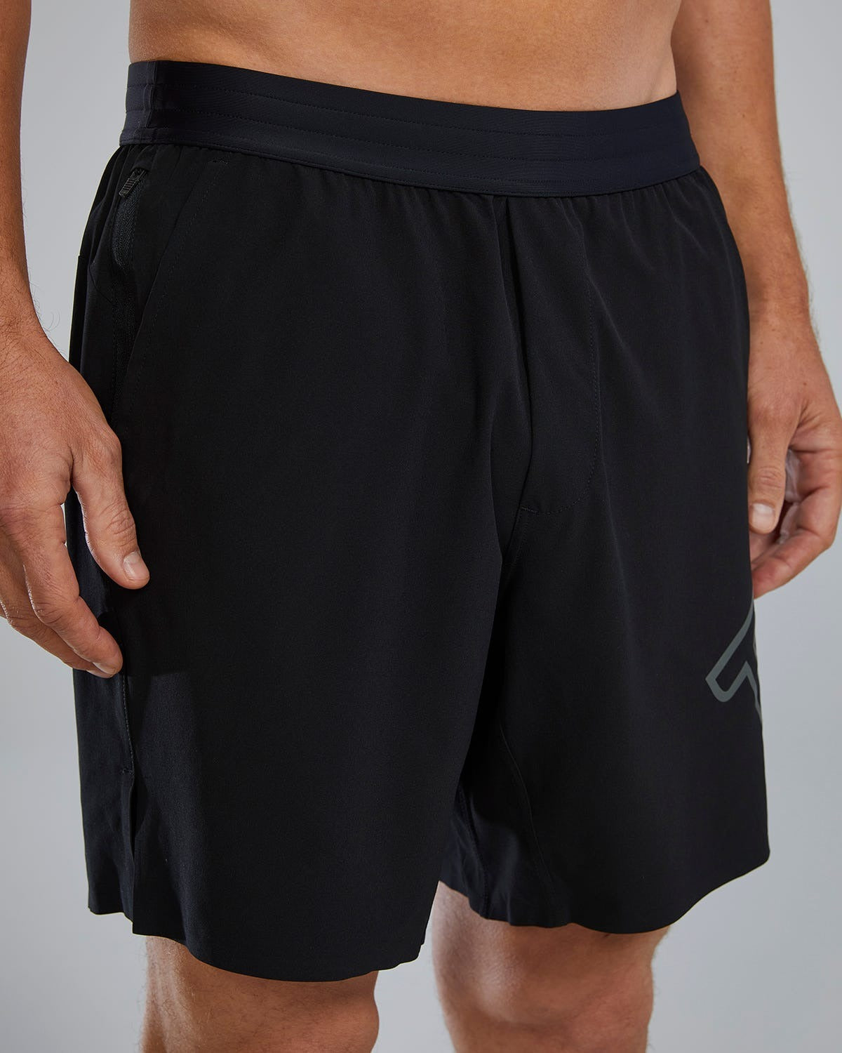 HydrosphereTM Men's Lined 7" Unbroken Big Logo Shorts - Solid